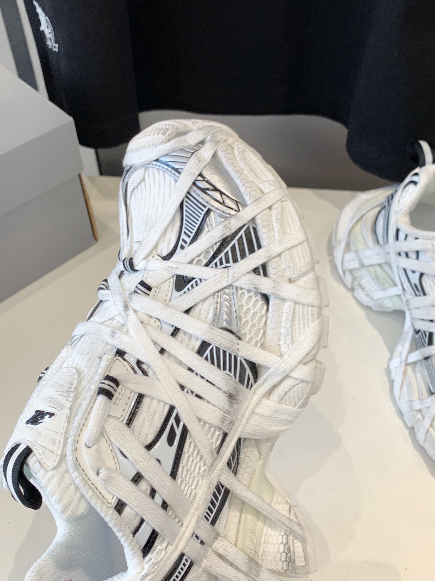 3XL EXTREME LACE SNEAKER WHITE AND SILVER - 35