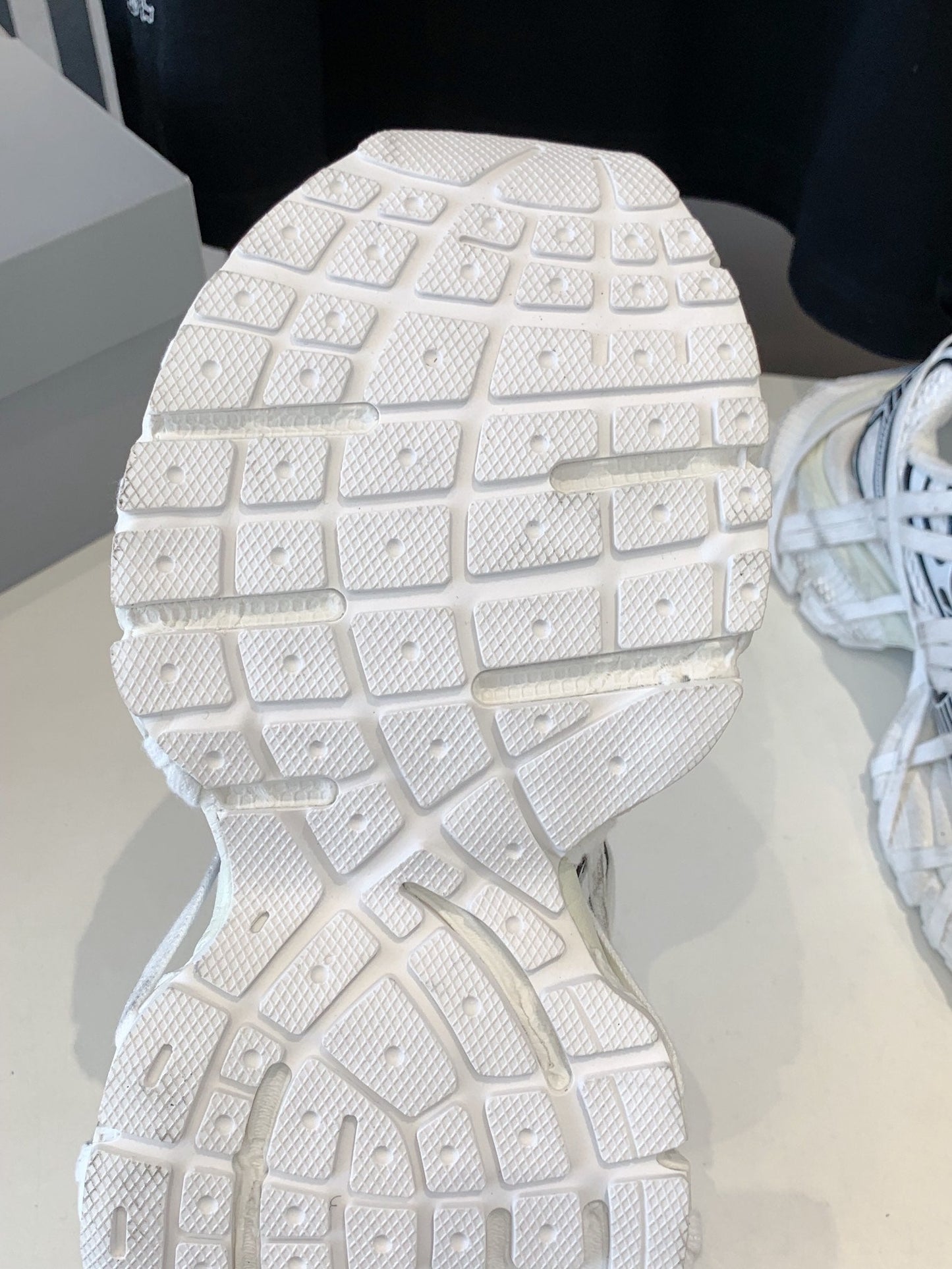 3XL EXTREME LACE SNEAKER WHITE AND SILVER - 35