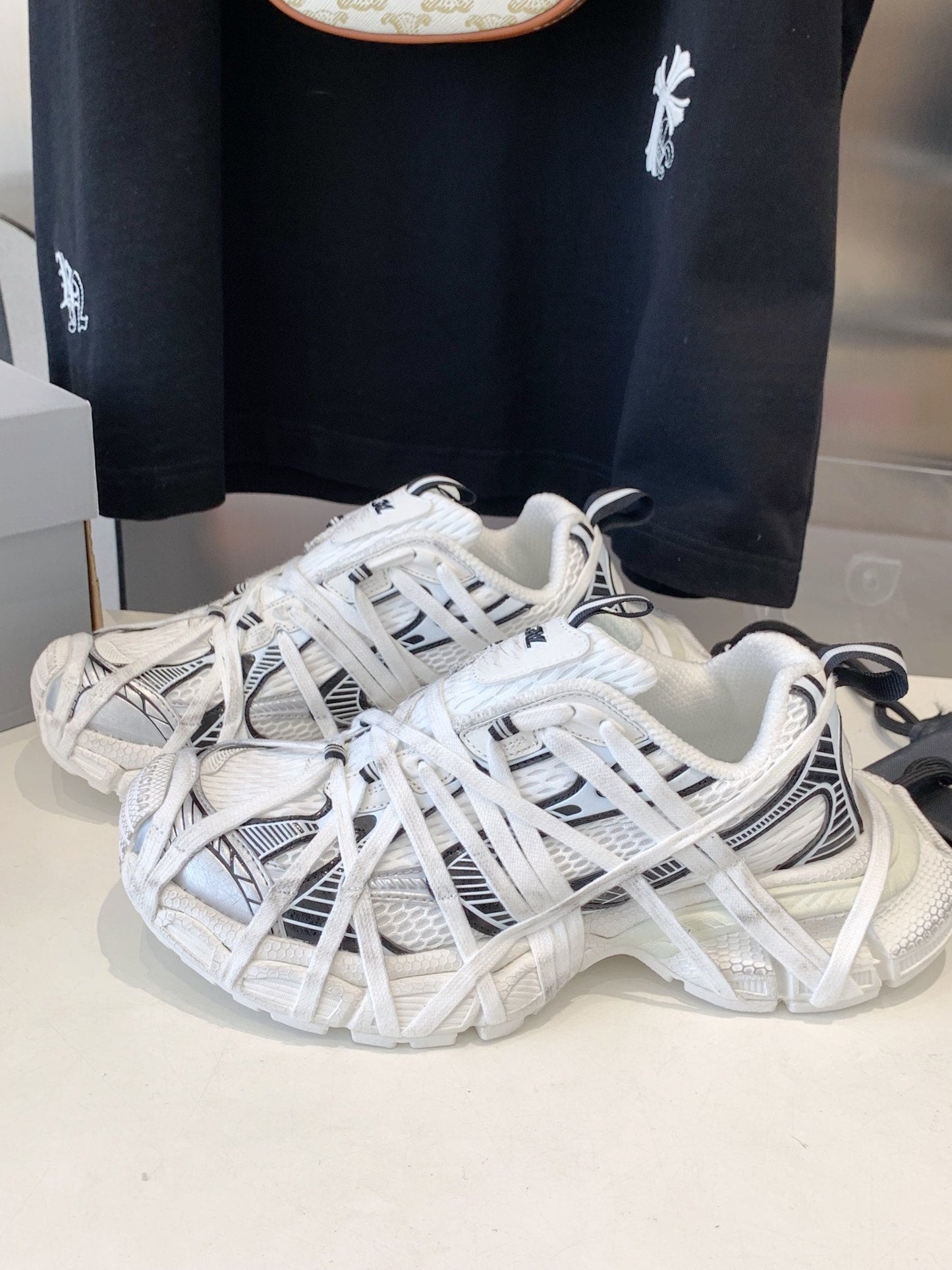 3XL EXTREME LACE SNEAKER WHITE AND SILVER - 35