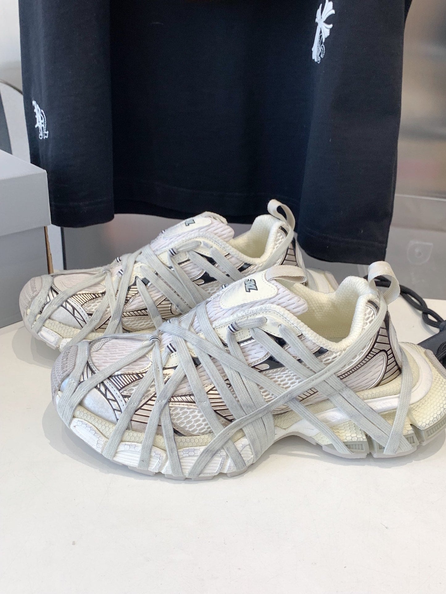 3XL EXTREME LACE SNEAKER BEIGE AND GRAY - 35