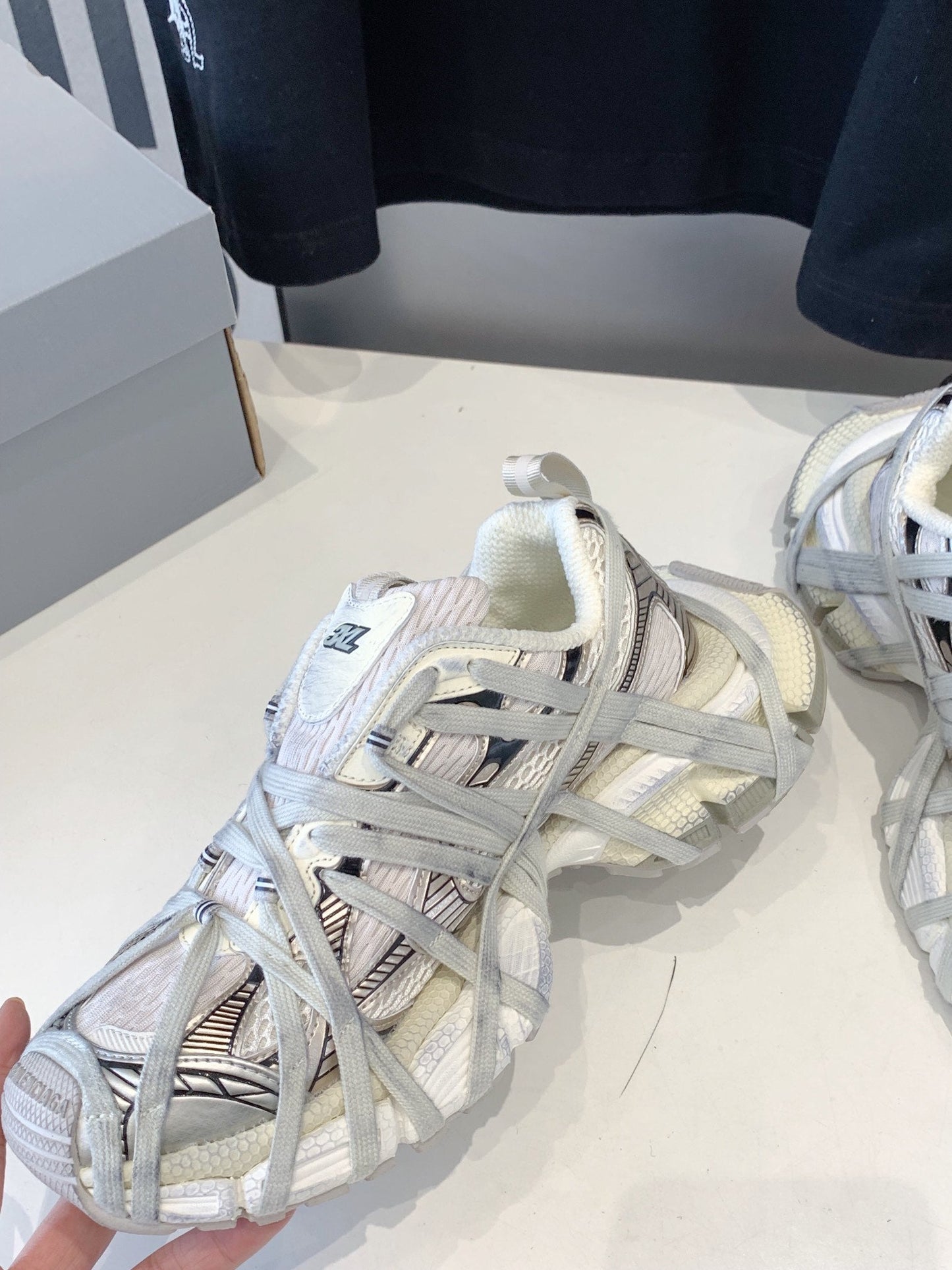 3XL EXTREME LACE SNEAKER BEIGE AND GRAY - 35