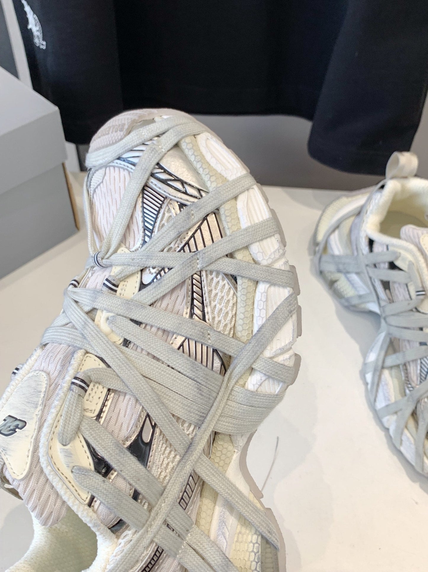 3XL EXTREME LACE SNEAKER BEIGE AND GRAY - 35