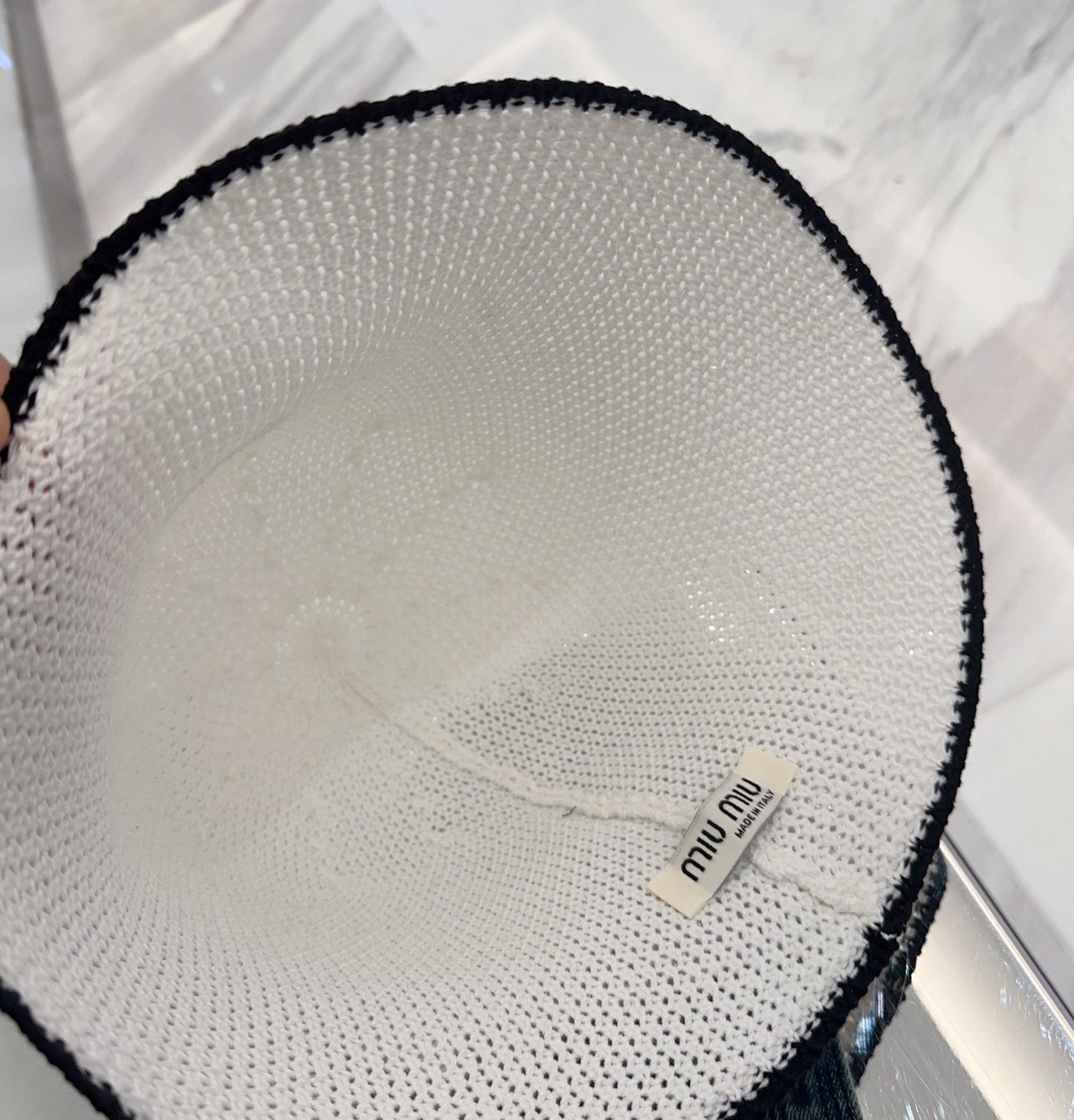 MM BUCKET IN WHITE MESH FABRIC