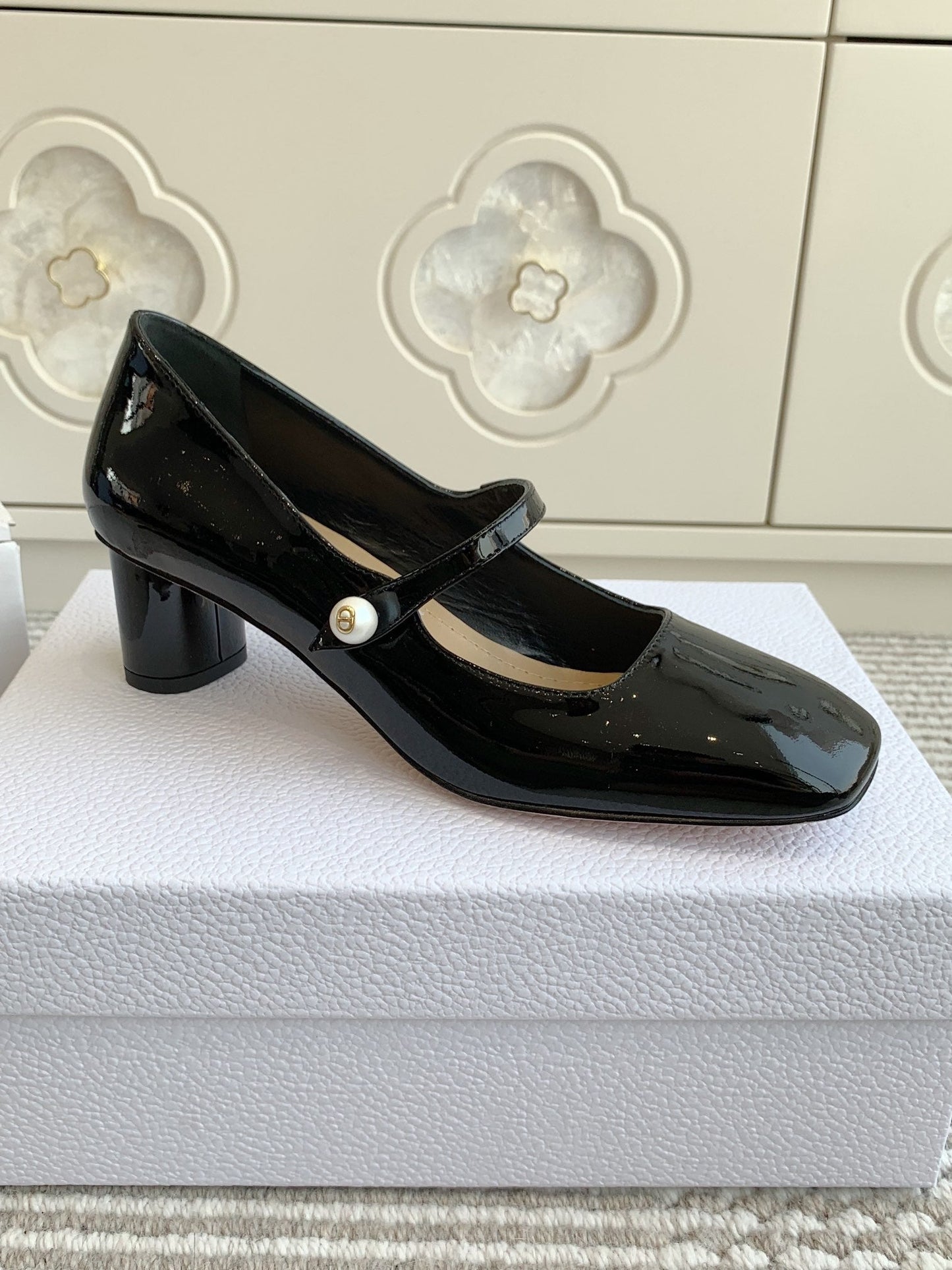 PEARL JOLIE MARY JANE PUMPS IN BLACK CALFSKIN - 35