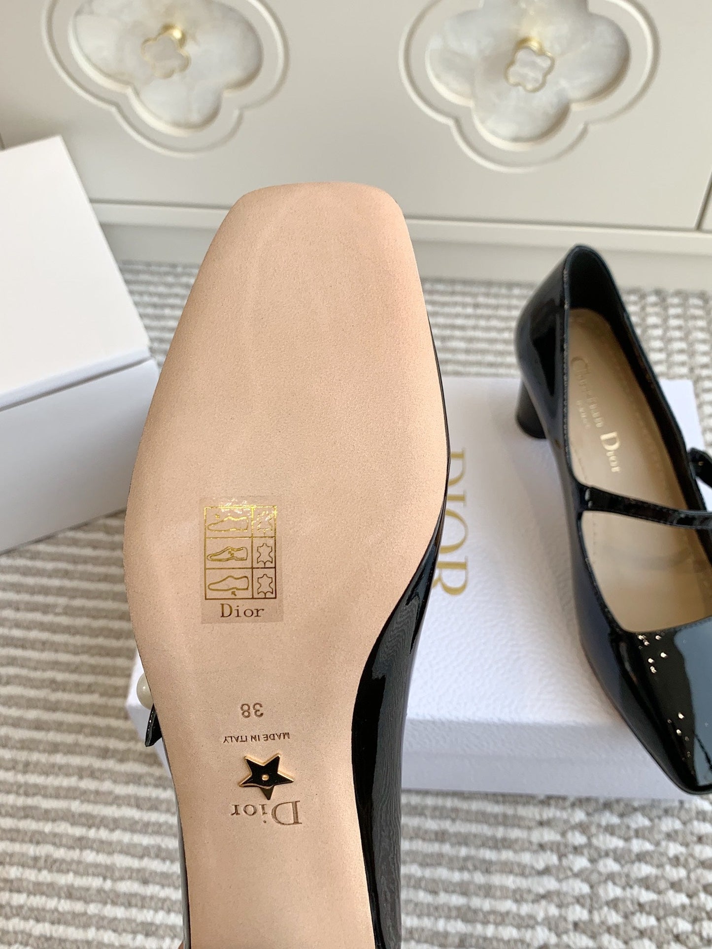 PEARL JOLIE MARY JANE PUMPS IN BLACK CALFSKIN - 35