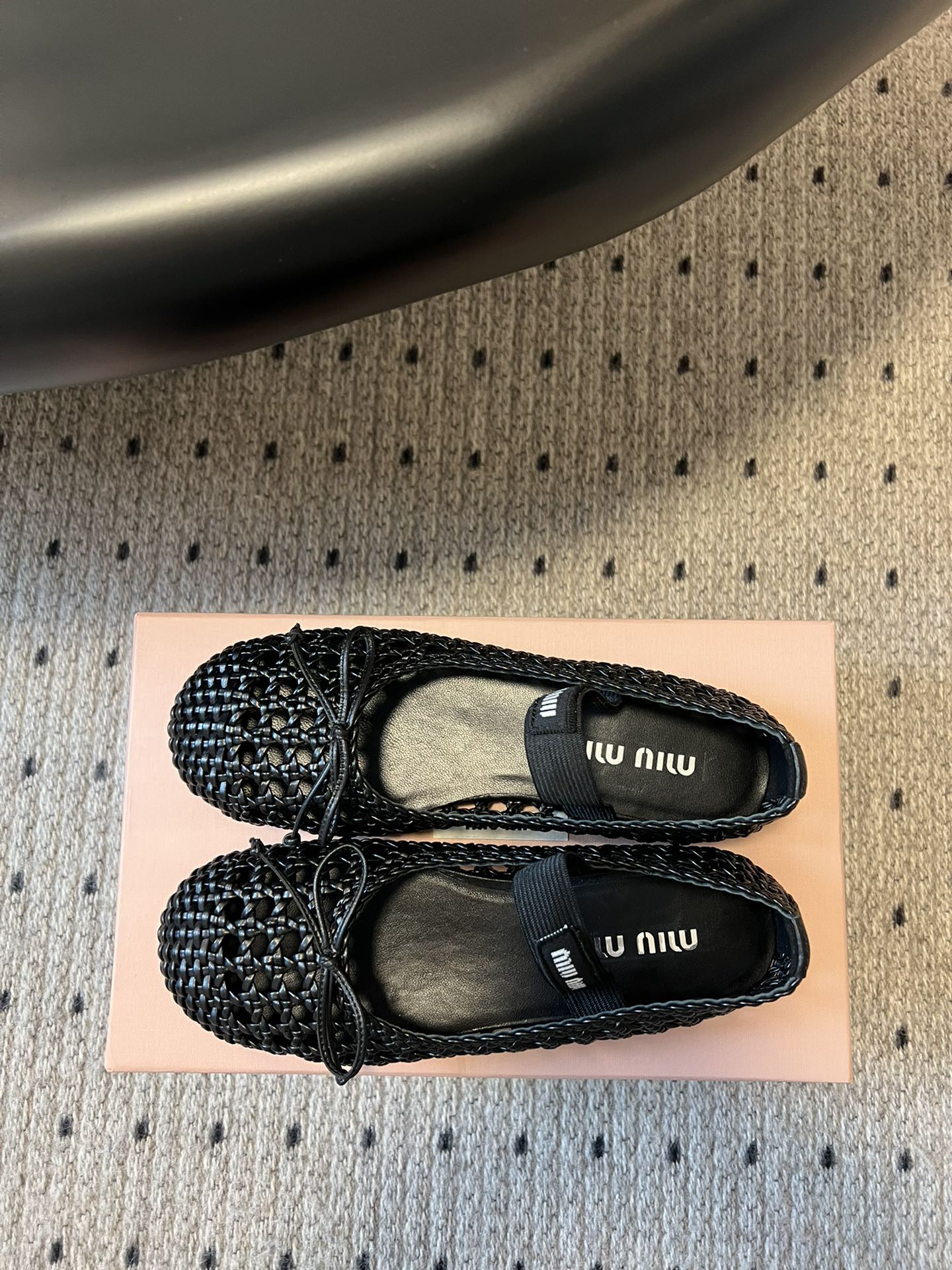 Балетки MIUMIU 26S з чорної сітчастої овчини