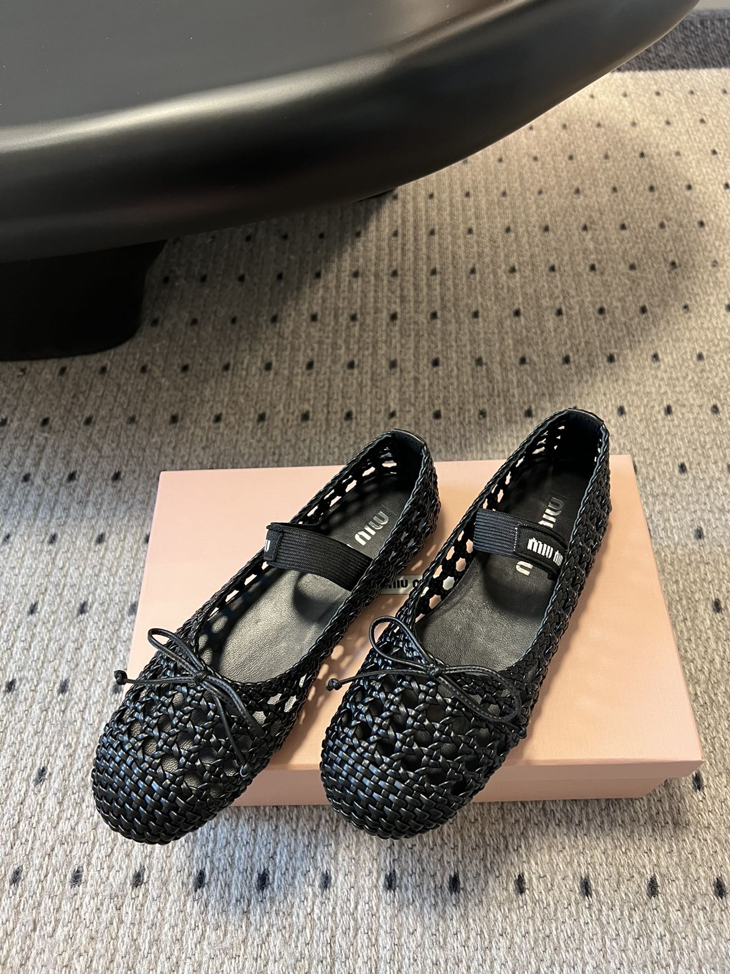 Балетки MIUMIU 26S з чорної сітчастої овчини