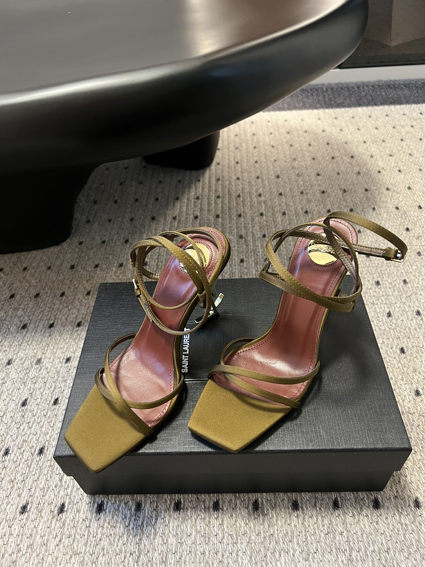 YSL HIGH HEEL SANDALS IN GOLD CALFSKIN - 35