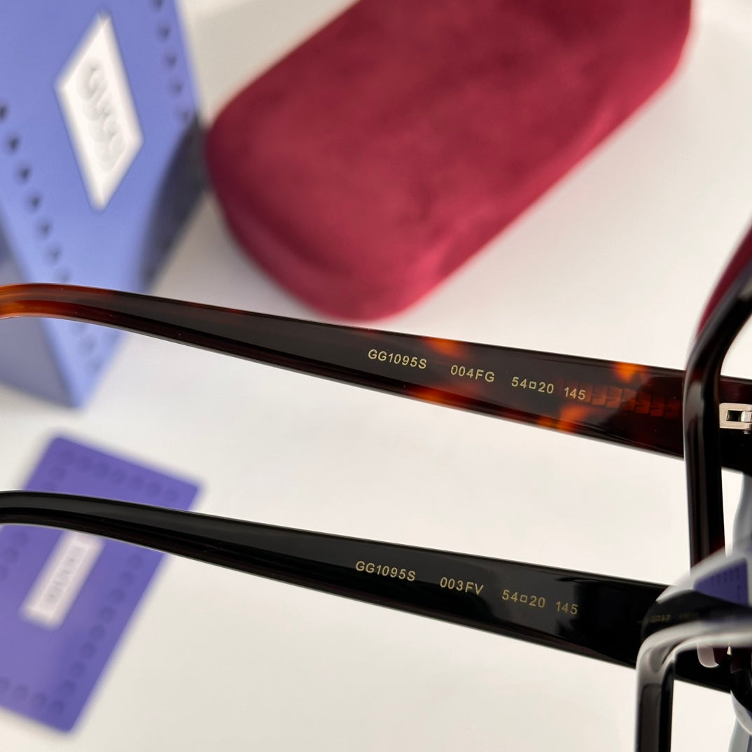 CRYSTAL STUDDED CAT-EYE FRAME SUNGLASSES GG1095S IN ACETATE - White/ pink