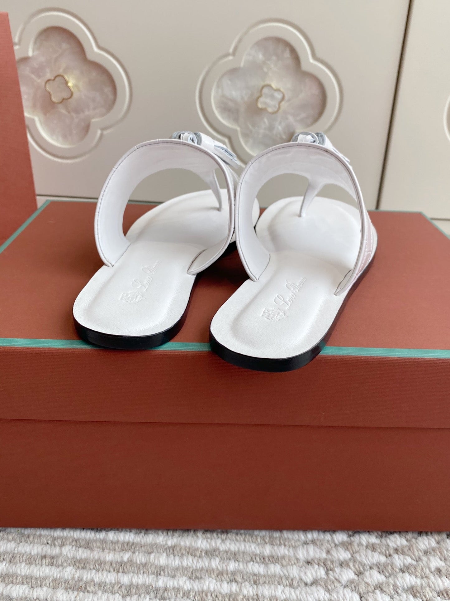 FLIP FLOPS IN WHITE LAMBSKIN SNAKE EMBOSSING - 35