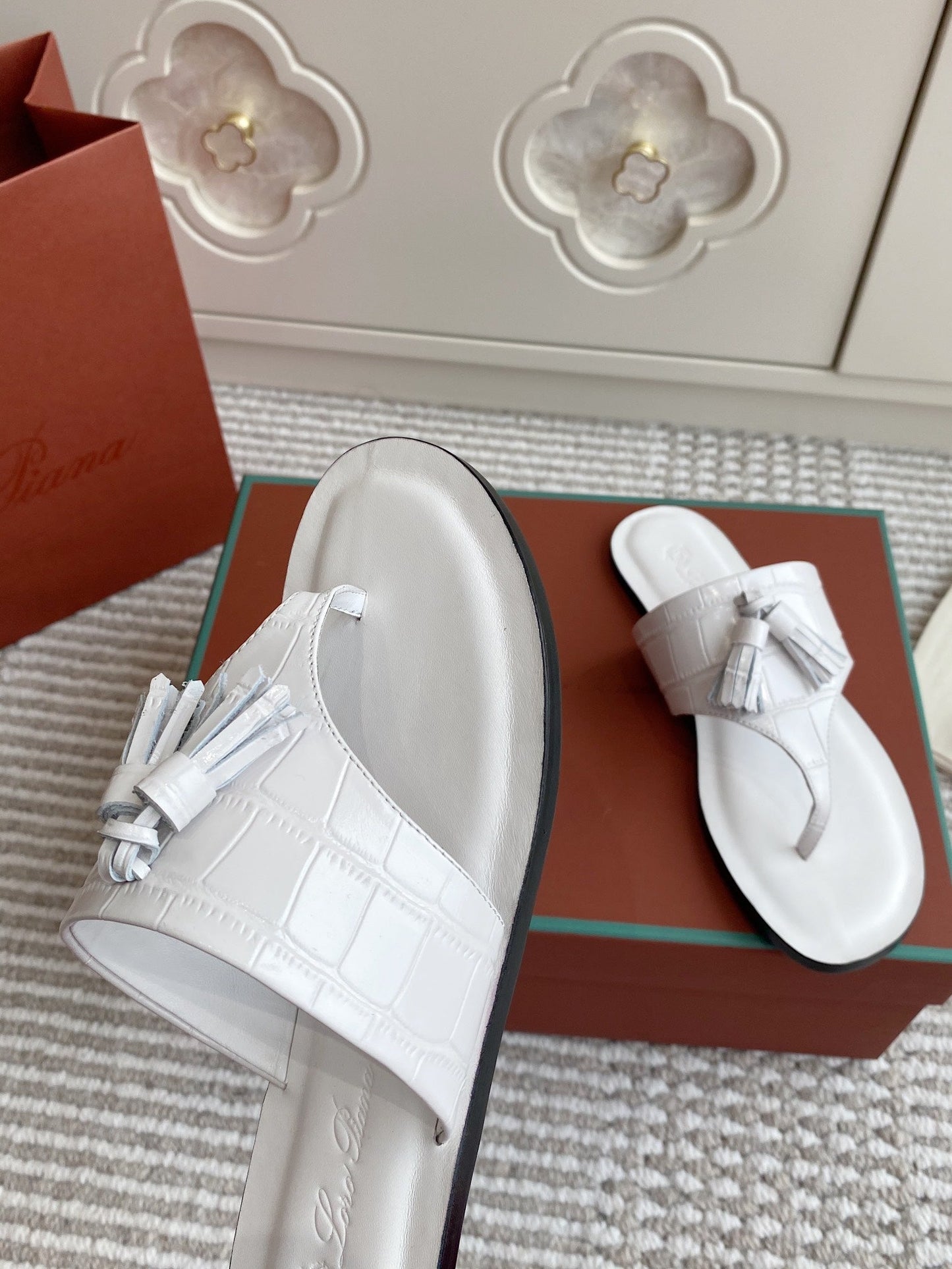FLIP FLOPS IN WHITE LAMBSKIN SNAKE EMBOSSING - 35