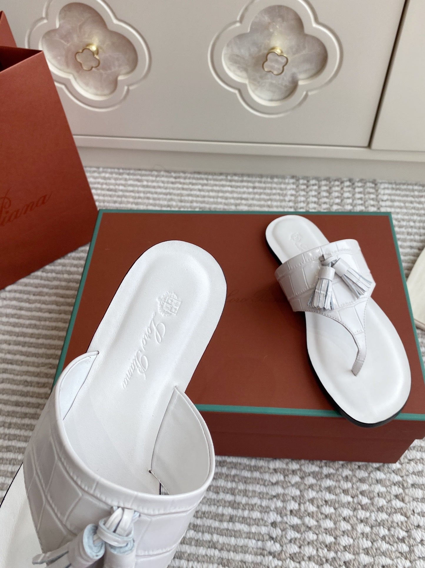 FLIP FLOPS IN WHITE LAMBSKIN SNAKE EMBOSSING - 35