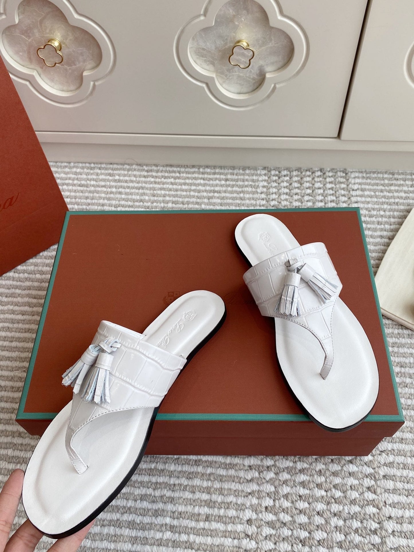 FLIP FLOPS IN WHITE LAMBSKIN SNAKE EMBOSSING - 35
