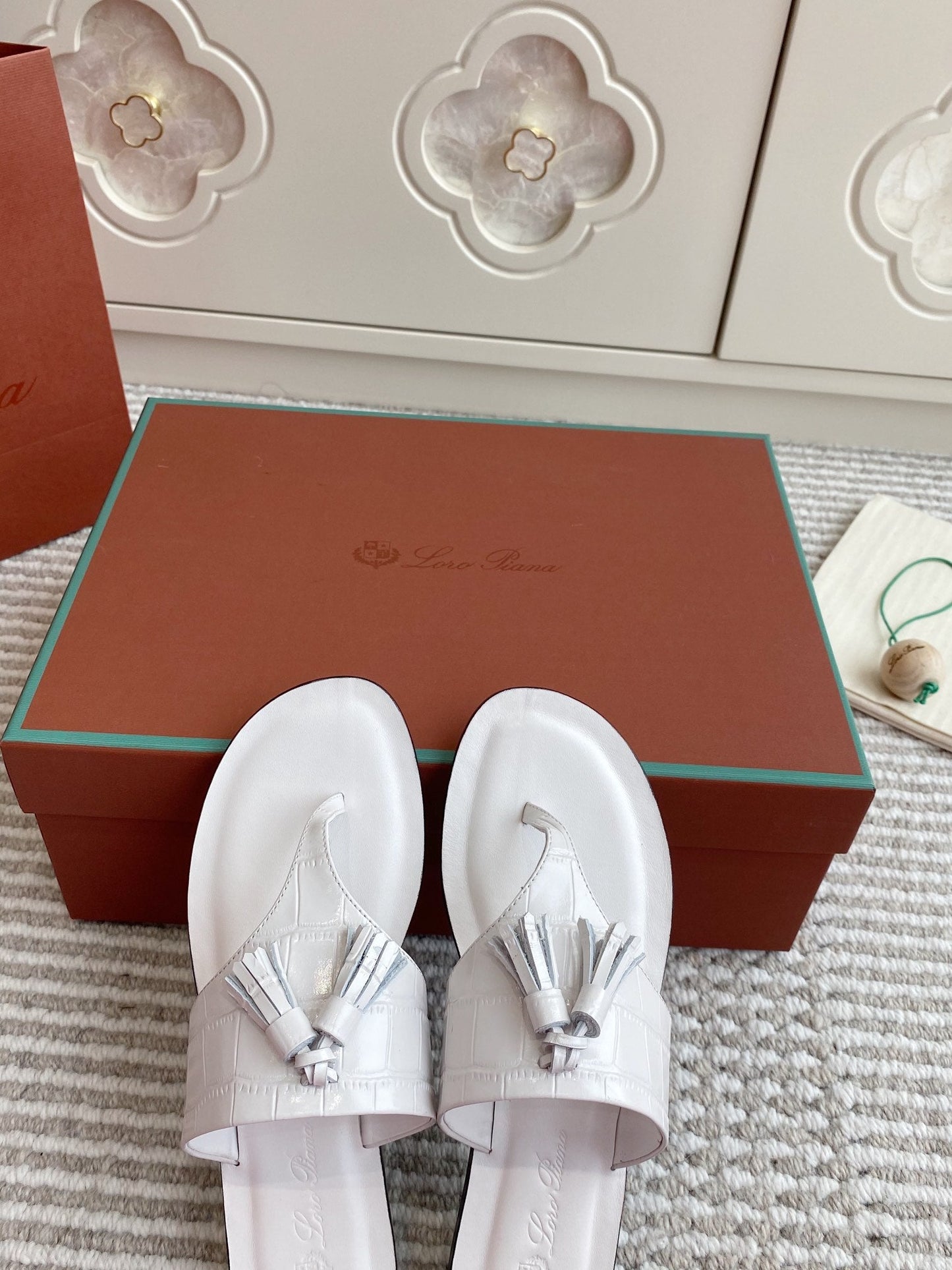FLIP FLOPS IN WHITE LAMBSKIN SNAKE EMBOSSING - 35