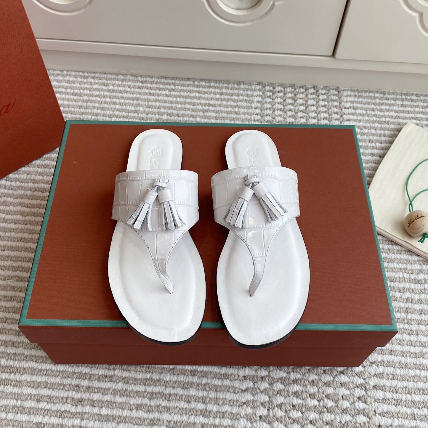 FLIP FLOPS IN WHITE LAMBSKIN SNAKE EMBOSSING - 35