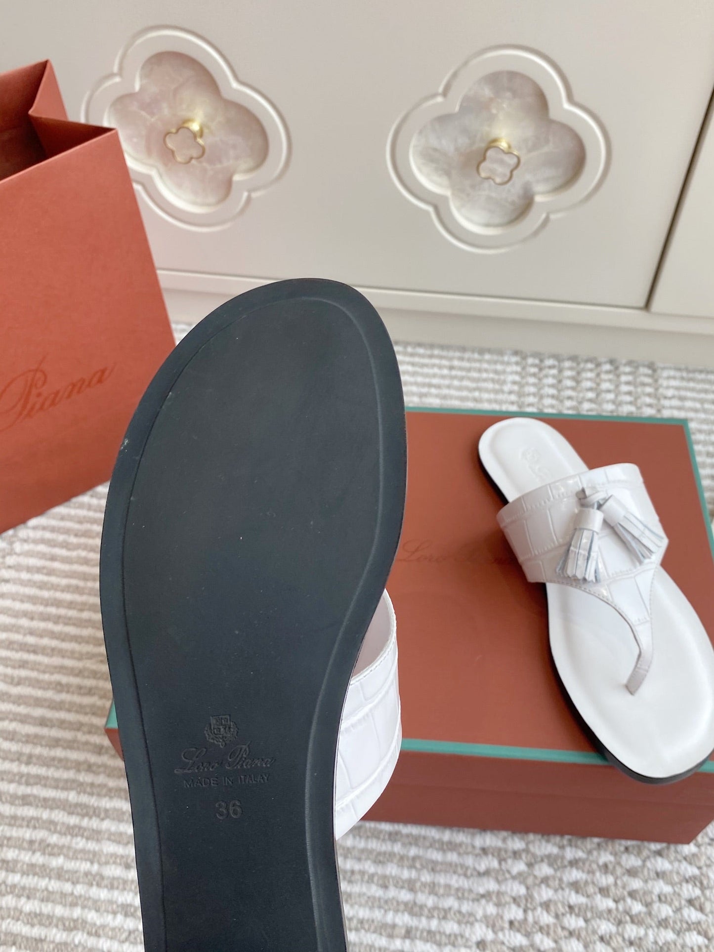 FLIP FLOPS IN WHITE LAMBSKIN SNAKE EMBOSSING - 35