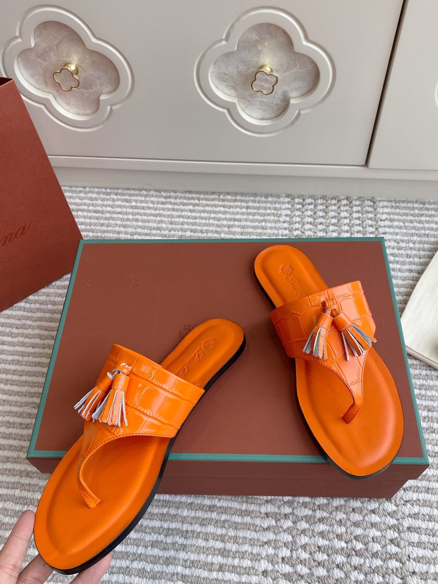 FLIP FLOPS IN ORANGE LAMBSKIN SNAKE EMBOSSING - 35