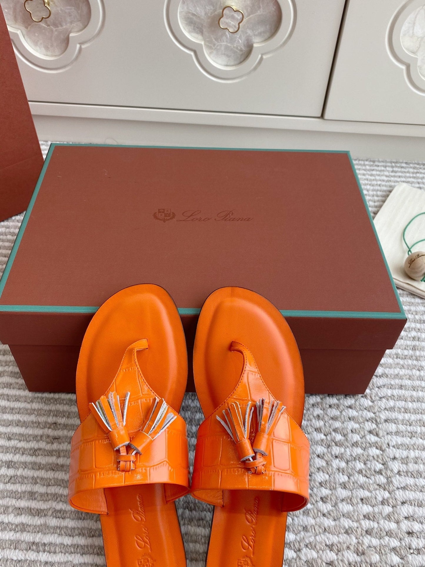 FLIP FLOPS IN ORANGE LAMBSKIN SNAKE EMBOSSING - 35