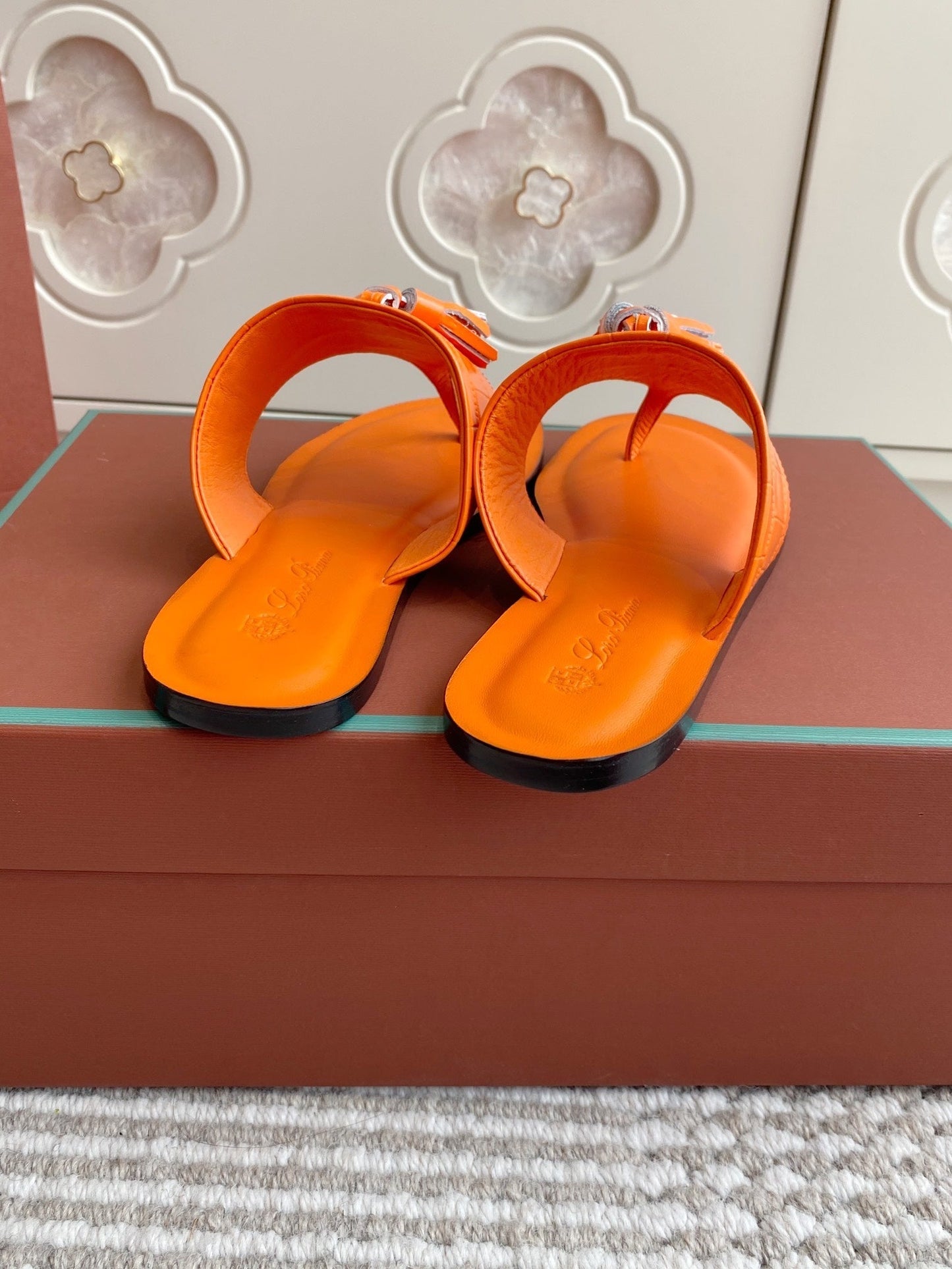 FLIP FLOPS IN ORANGE LAMBSKIN SNAKE EMBOSSING - 35
