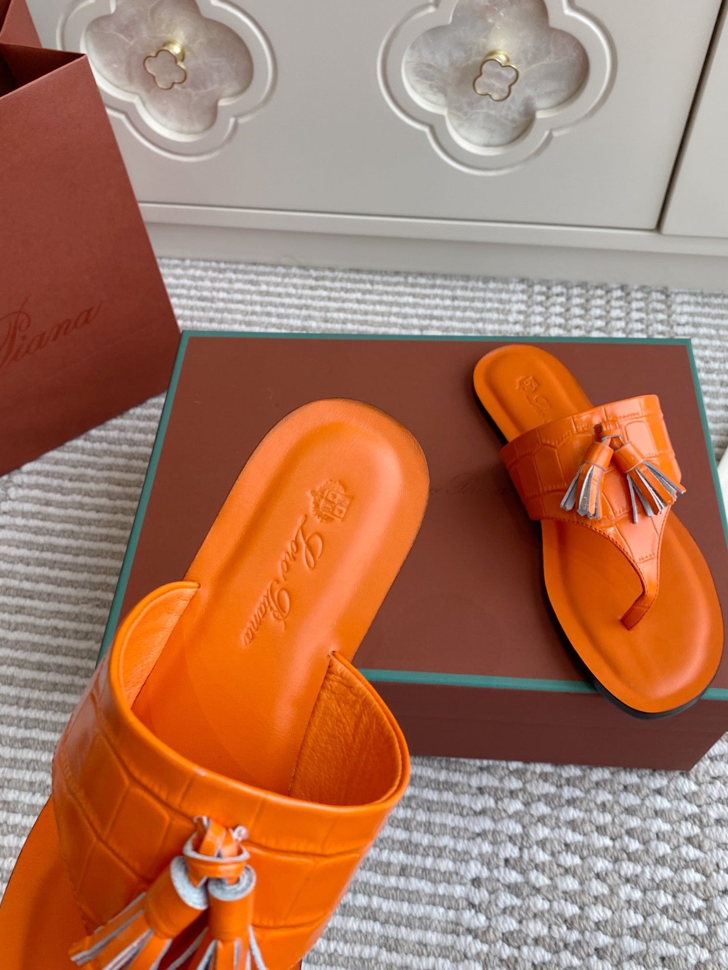 FLIP FLOPS IN ORANGE LAMBSKIN SNAKE EMBOSSING - 35