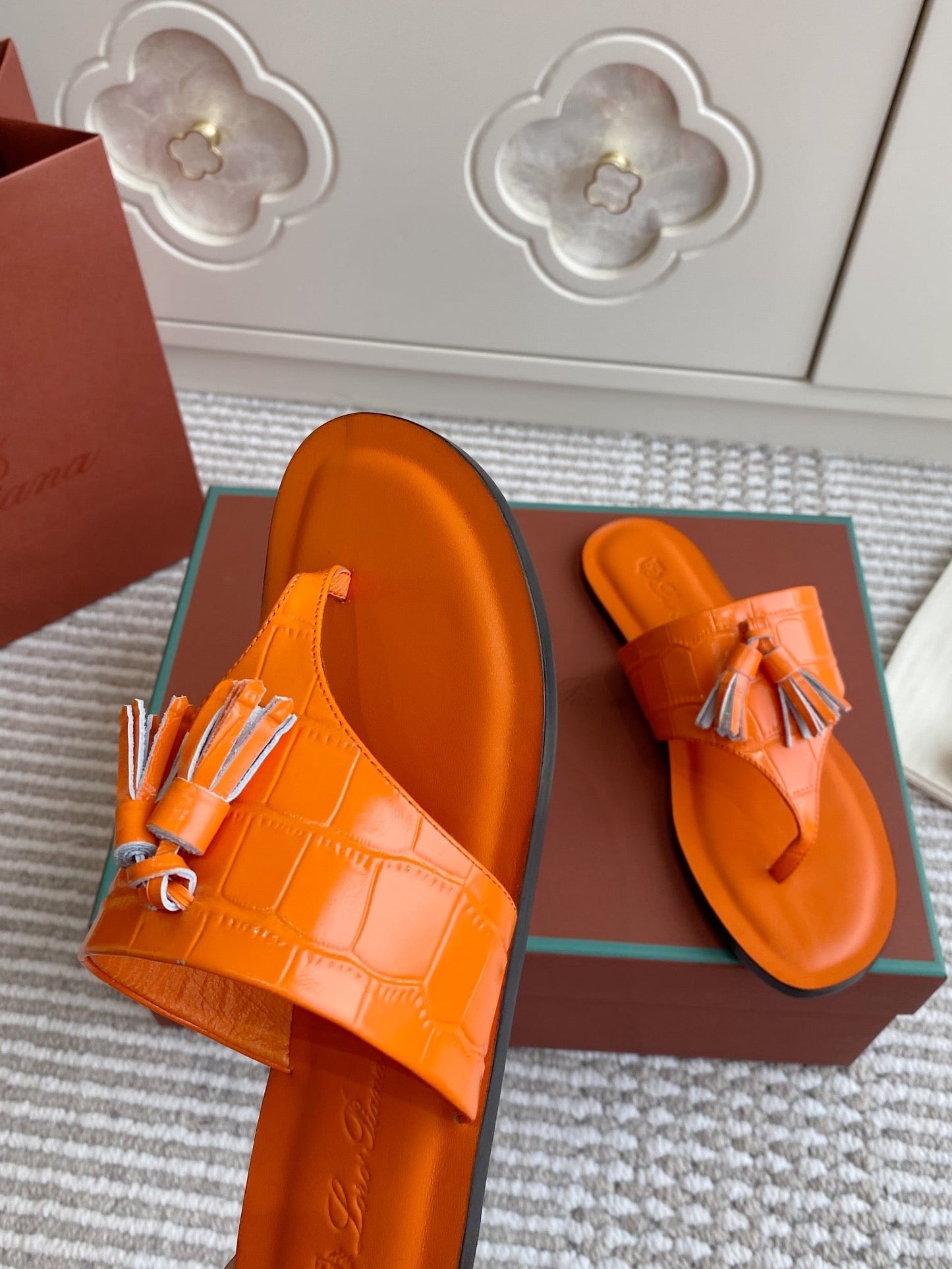 FLIP FLOPS IN ORANGE LAMBSKIN SNAKE EMBOSSING - 35