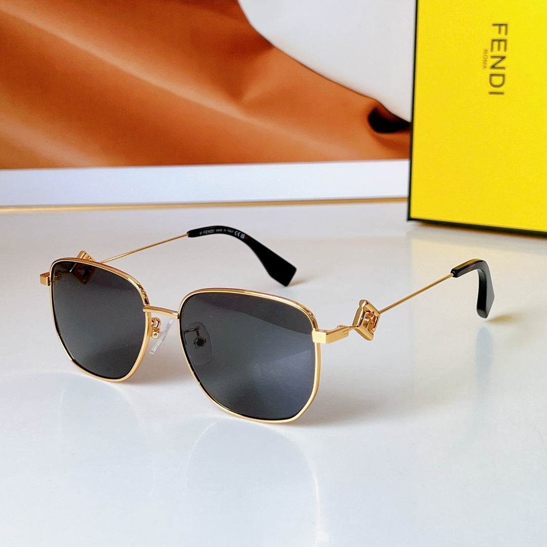 TRAVEL SQUARE FRAME SUNGLASSES FE50111F IN METAL - Light brown