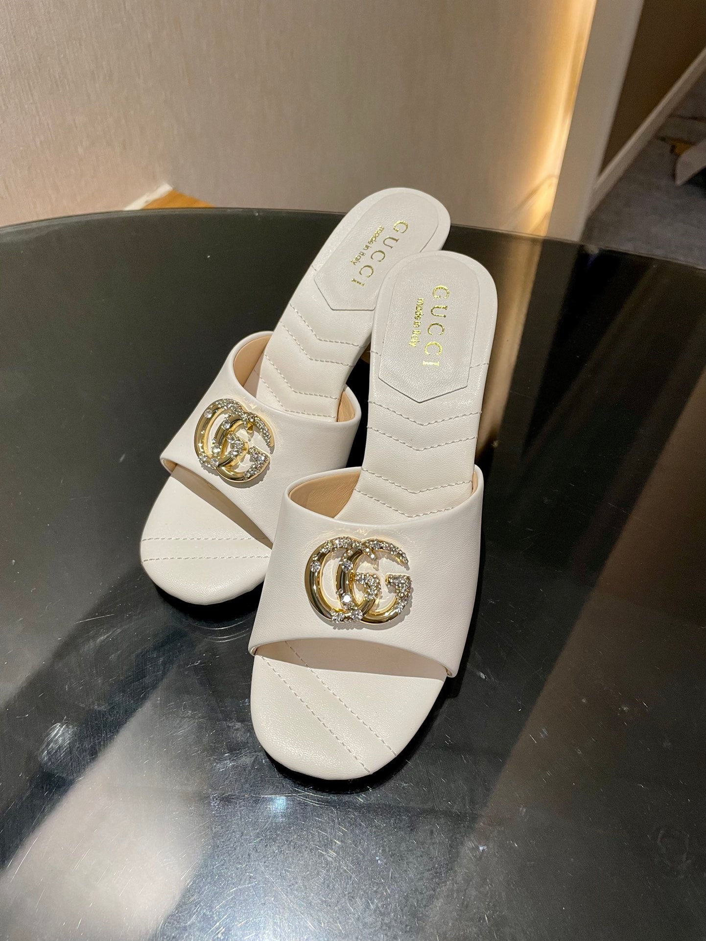 GG HIGH HEELS 70 IN WHITE LAMBSKIN GOLD HARDWARE WITH CRYSTALS - 35