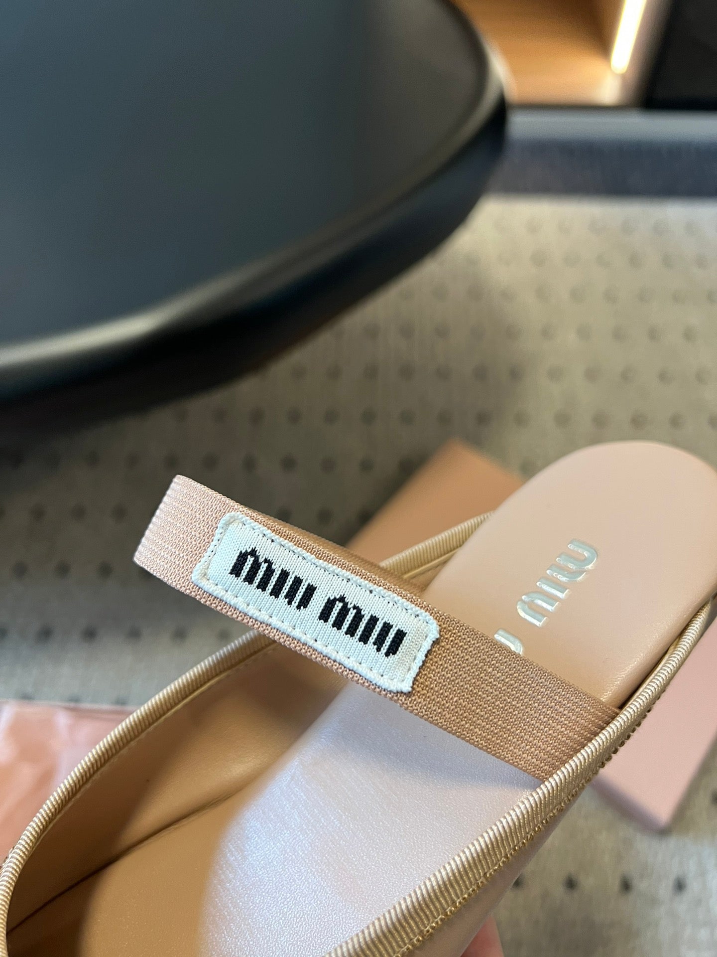 БАЛЕТНІ МЮЛІ MIUMIU 26S З ТЕЛЯЧОЇ ШКІРИ КОЛЬОРУ НЮД З БАНТОМ