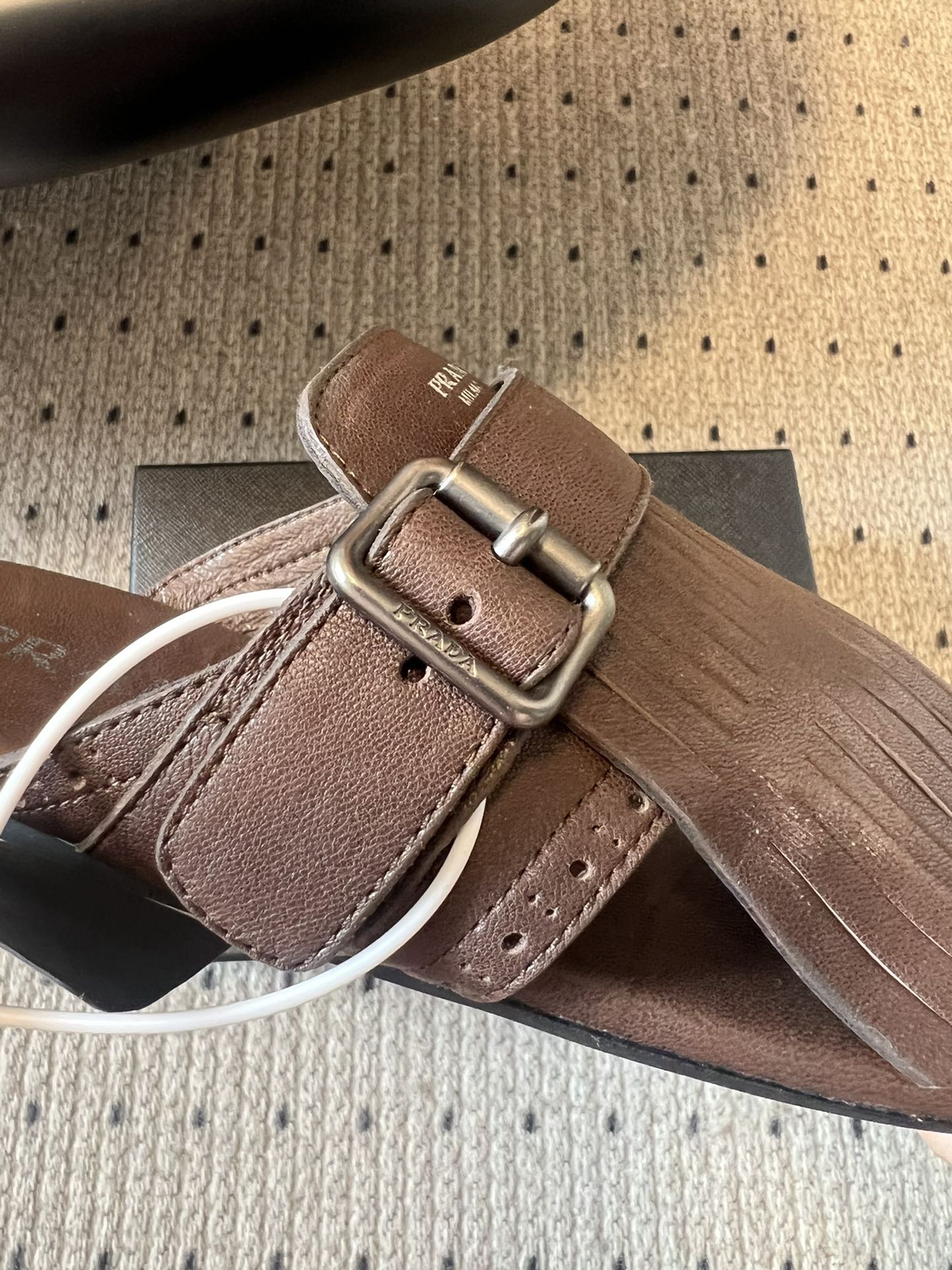 PRADA 25S SHUFFLE LEATHER THONG SANDALS IN BROWN CALFSKIN - 35
