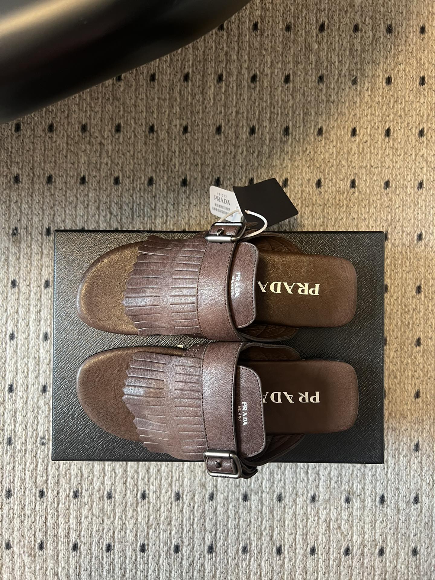 PRADA 25S SHUFFLE LEATHER THONG SANDALS IN BROWN CALFSKIN - 35