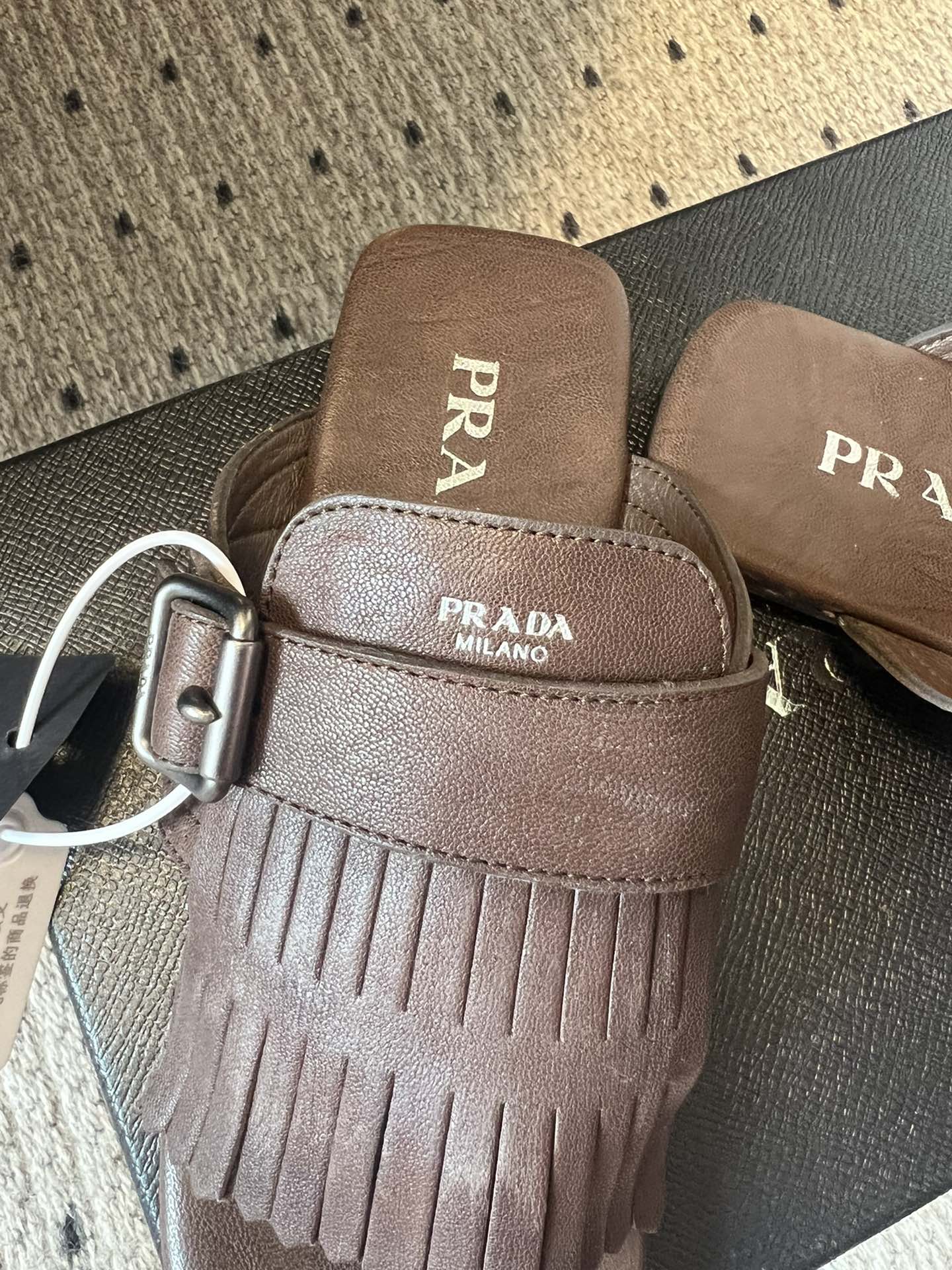 PRADA 25S SHUFFLE LEATHER THONG SANDALS IN BROWN CALFSKIN - 35