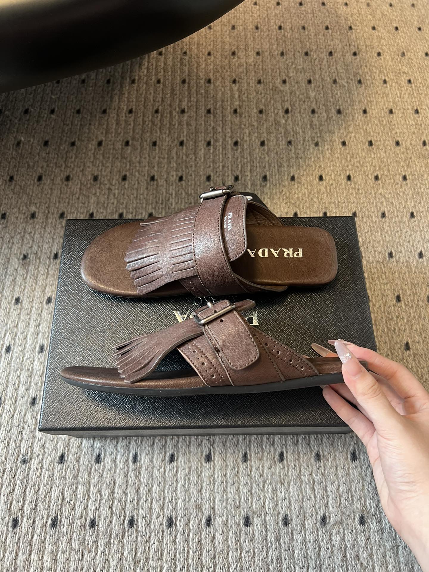 PRADA 25S SHUFFLE LEATHER THONG SANDALS IN BROWN CALFSKIN - 35