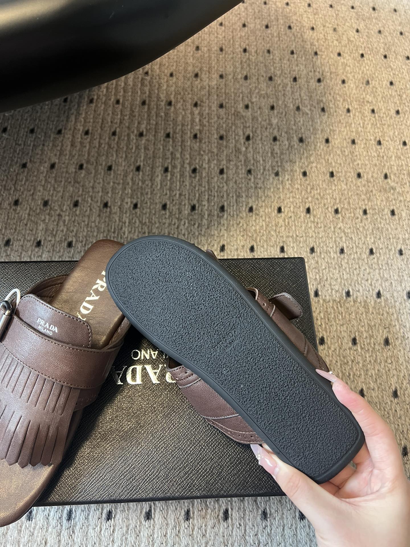PRADA 25S SHUFFLE LEATHER THONG SANDALS IN BROWN CALFSKIN - 35