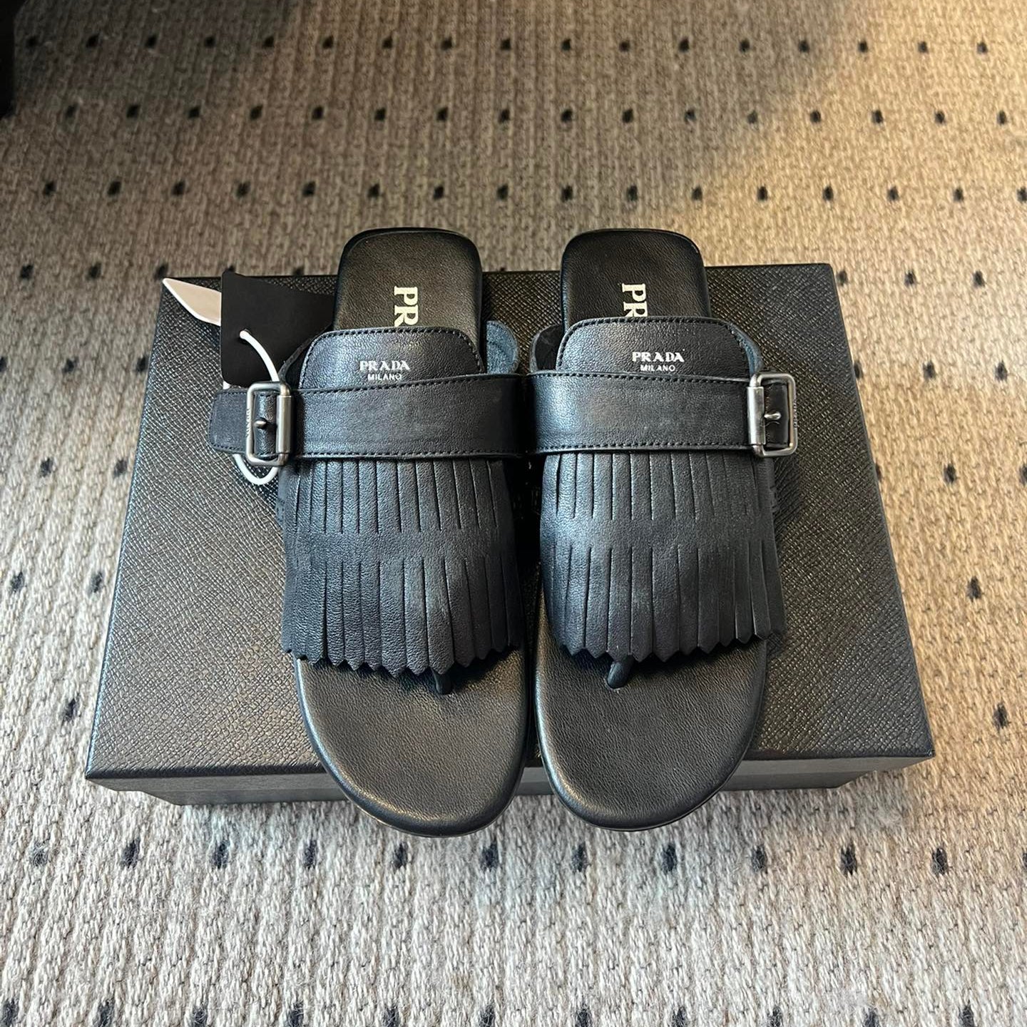 PRADA 25S SHUFFLE LEATHER THONG SANDALS IN BLACK CALFSKIN - 35