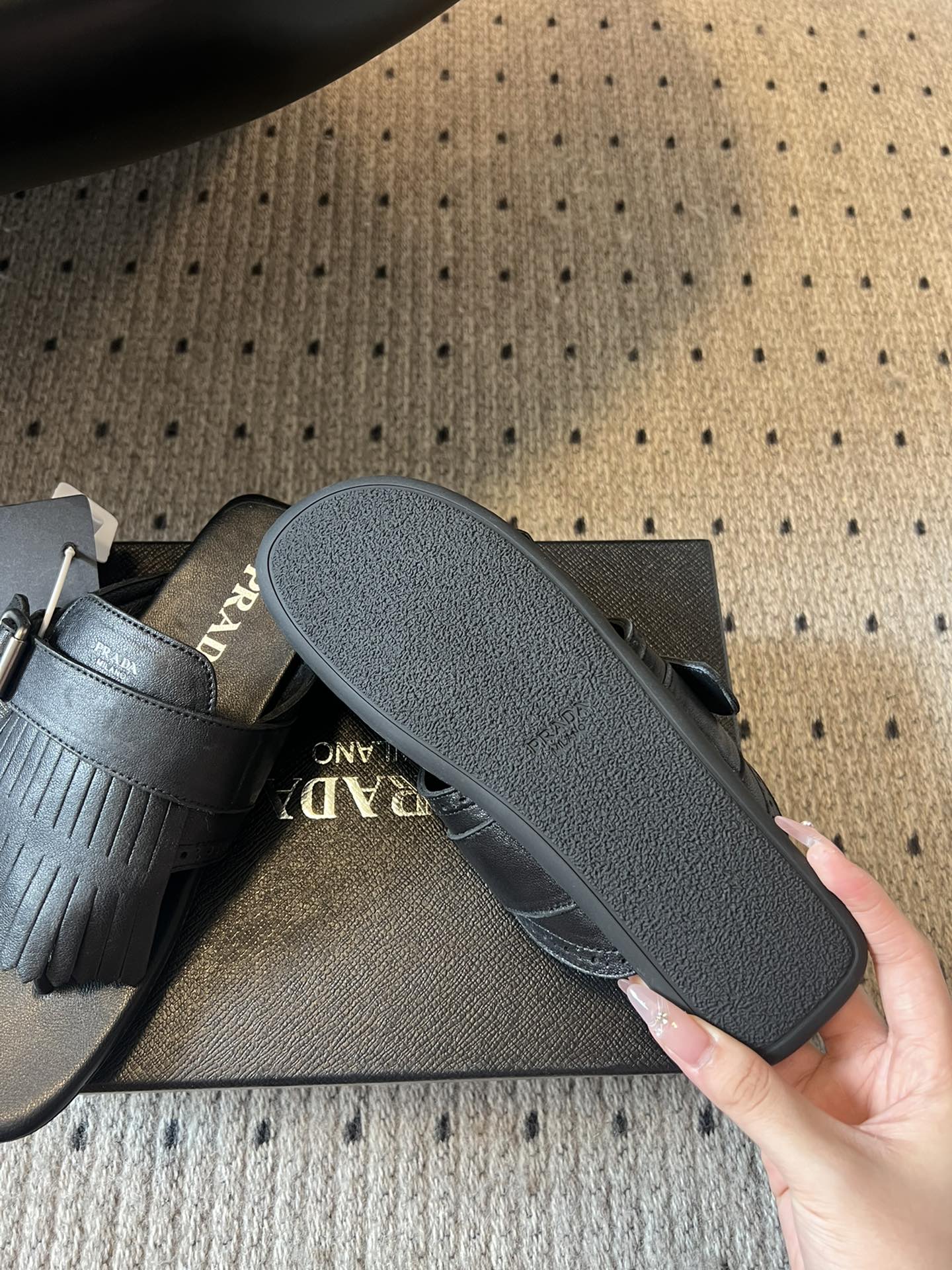 PRADA 25S SHUFFLE LEATHER THONG SANDALS IN BLACK CALFSKIN - 35