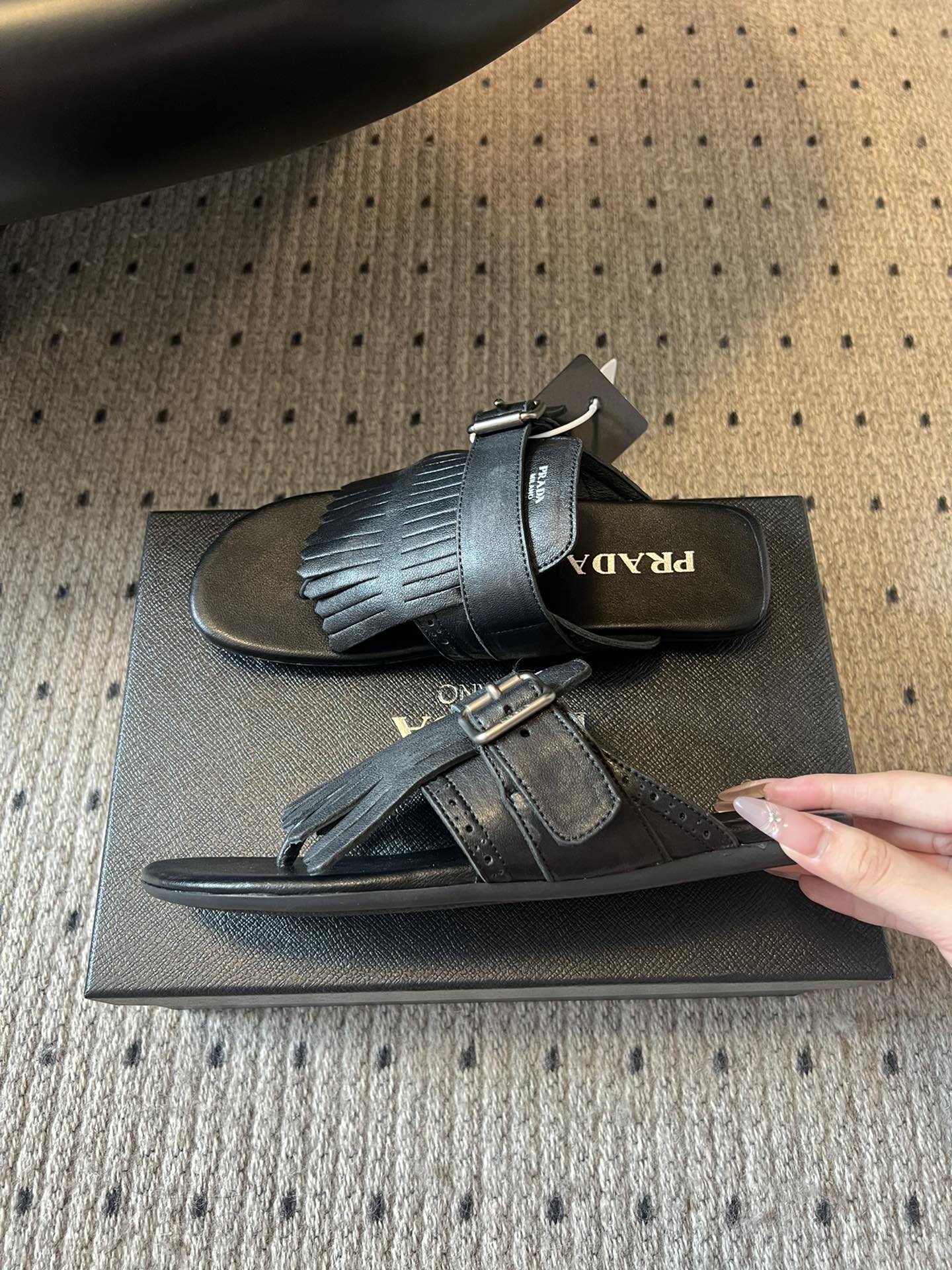PRADA 25S SHUFFLE LEATHER THONG SANDALS IN BLACK CALFSKIN - 35