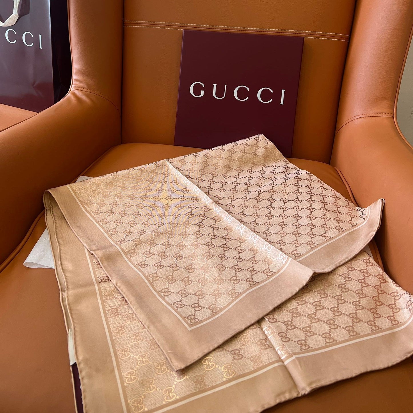 GUCCI 25S SCARF 90 IN SILK 697669