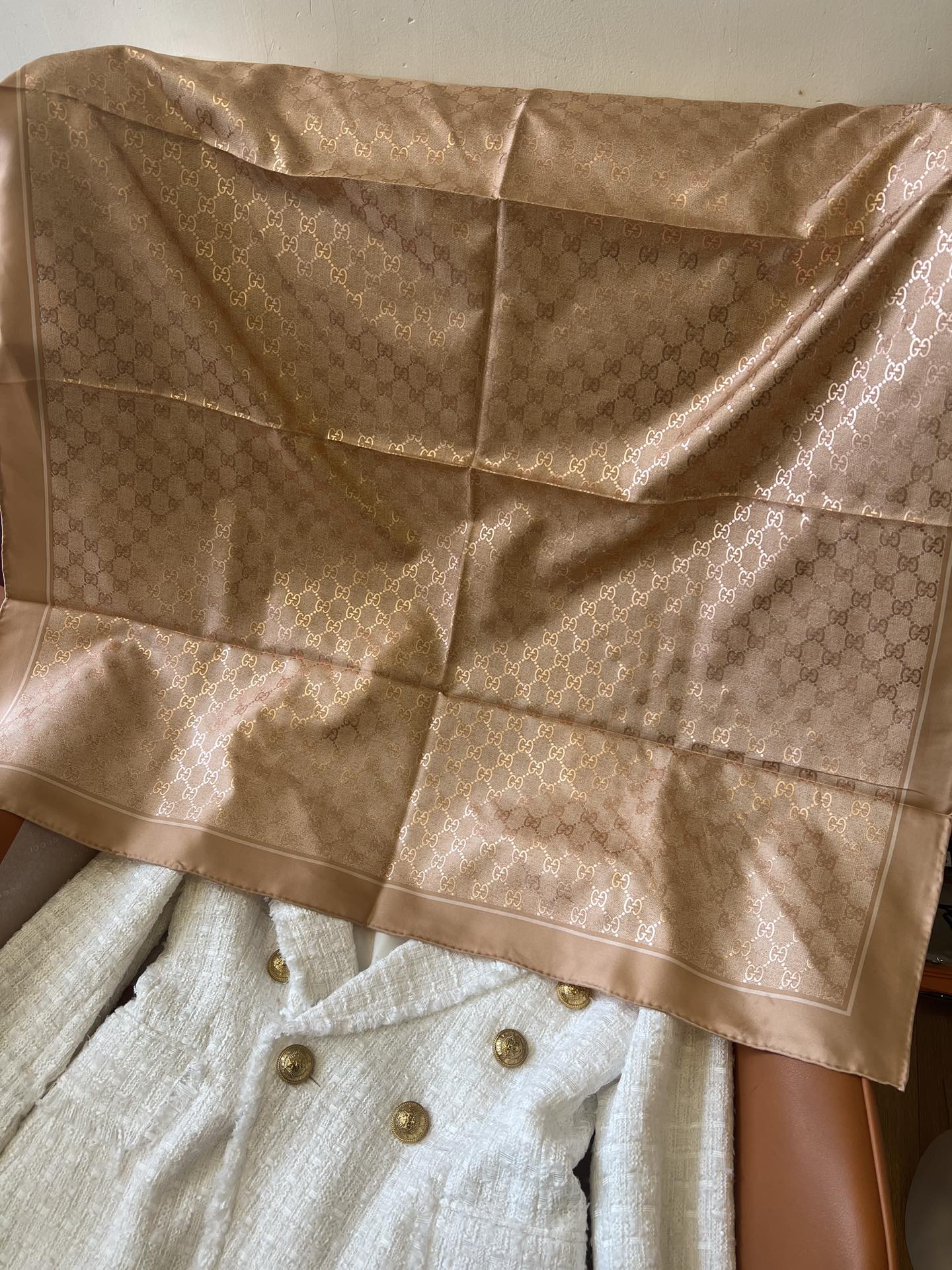 GUCCI 25S SCARF 90 IN SILK 697669