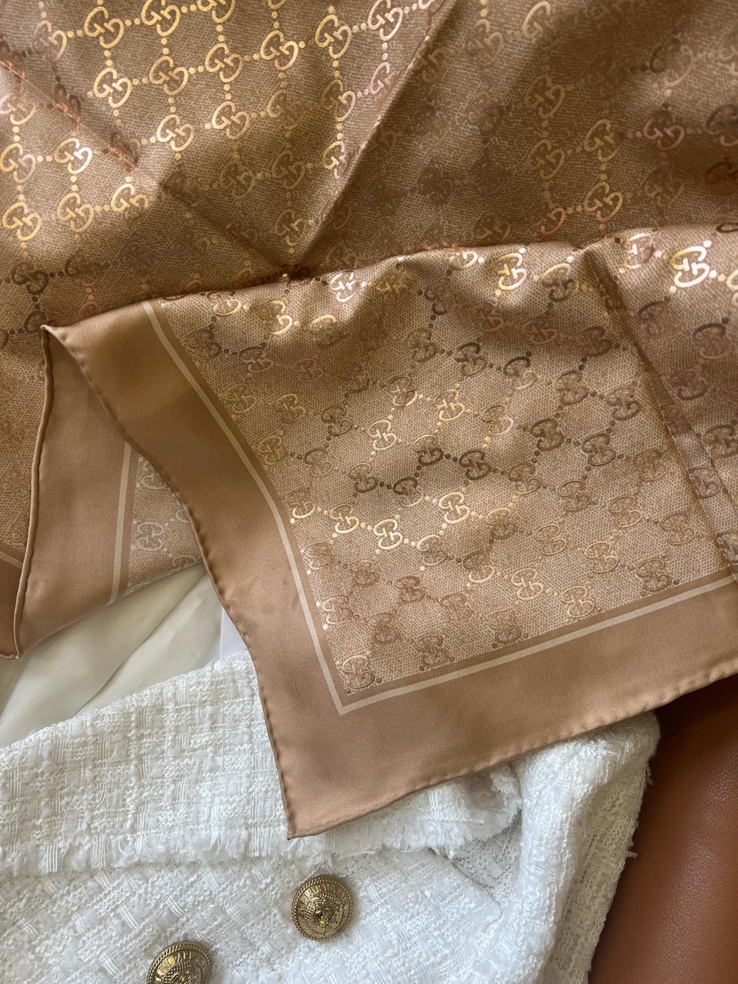 GUCCI 25S SCARF 90 IN SILK 697669