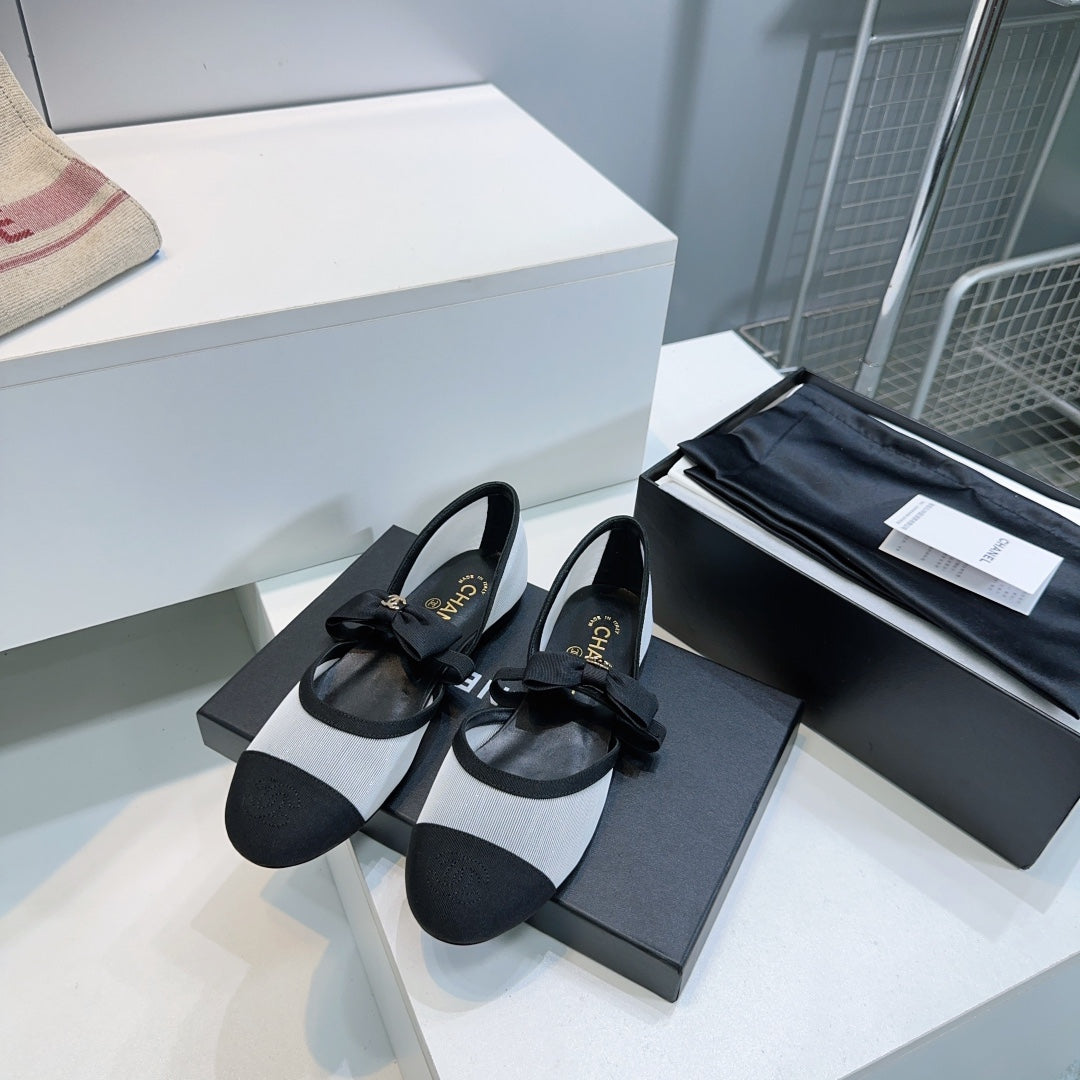 CHANEL FLAT MARY JANE SHOES 25S IN WHITE MIX BLACK MESH FABRIC EMBOSSED LOGO WITH BOW - 35