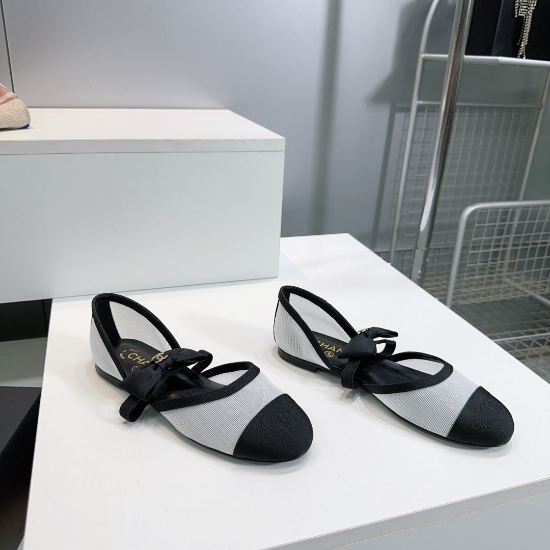 CHANEL FLAT MARY JANE SHOES 25S IN WHITE MIX BLACK MESH FABRIC EMBOSSED LOGO WITH BOW - 35