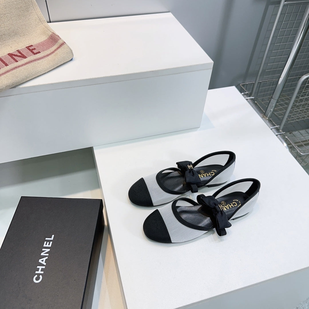 CHANEL FLAT MARY JANE SHOES 25S IN WHITE MIX BLACK MESH FABRIC EMBOSSED LOGO WITH BOW - 35