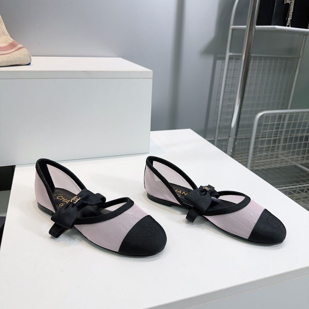 CHANEL FLAT MARY JANE SHOES 25S IN WHITE MIX BLACK MESH FABRIC EMBOSSED LOGO WITH BOW - 35