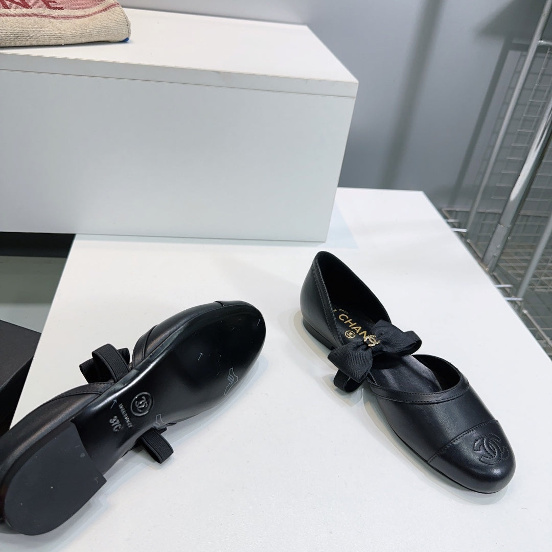CHANEL FLAT MARY JANE SHOES 25S IN BLACK LAMBSKIN EMBOSSED LOGO WITH BOW - 35