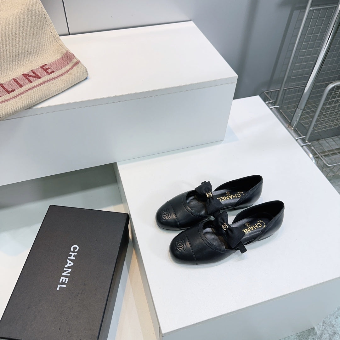CHANEL FLAT MARY JANE SHOES 25S IN BLACK LAMBSKIN EMBOSSED LOGO WITH BOW - 35