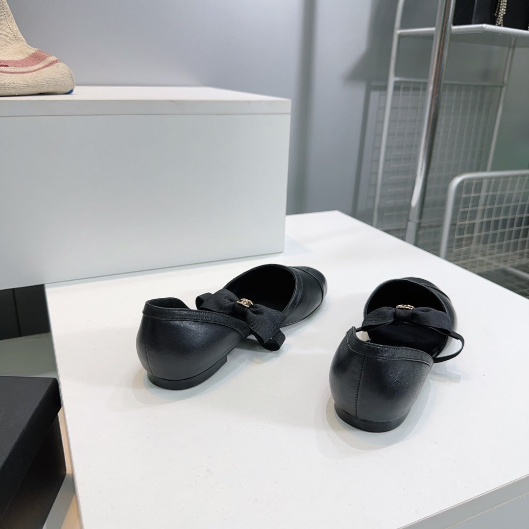 CHANEL FLAT MARY JANE SHOES 25S IN BLACK LAMBSKIN EMBOSSED LOGO WITH BOW - 35
