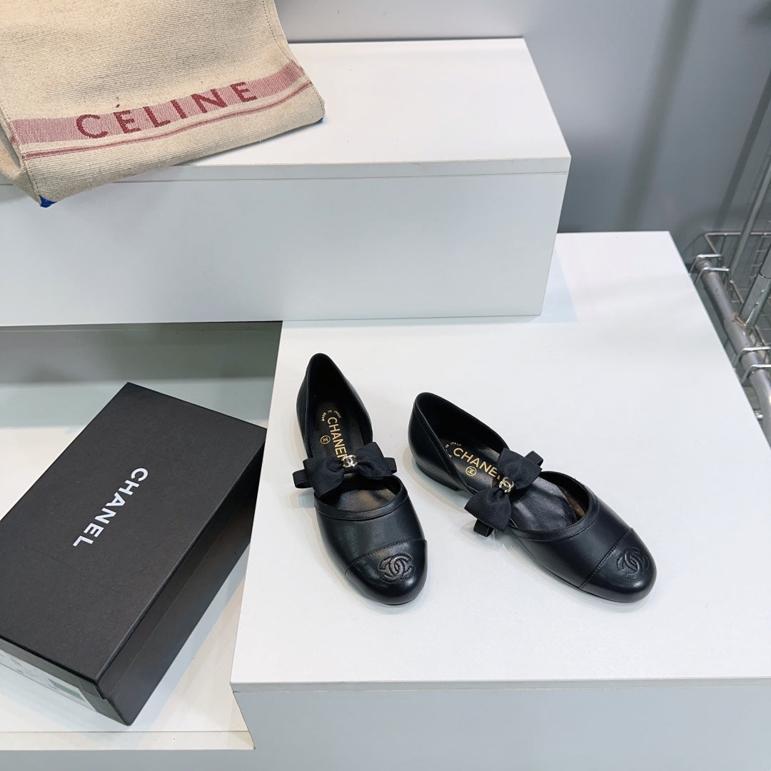 CHANEL FLAT MARY JANE SHOES 25S IN BLACK LAMBSKIN EMBOSSED LOGO WITH BOW - 35