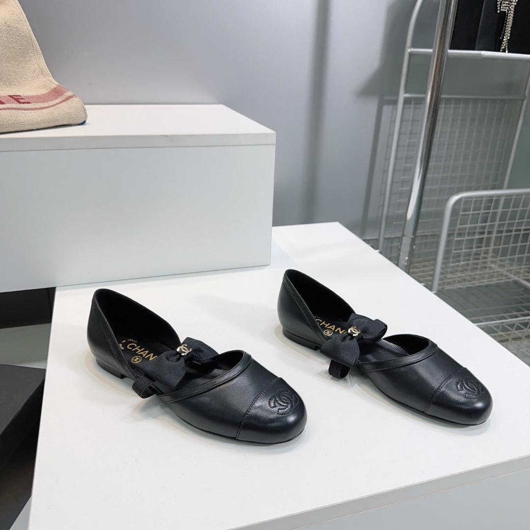 CHANEL FLAT MARY JANE SHOES 25S IN BLACK LAMBSKIN EMBOSSED LOGO WITH BOW - 35