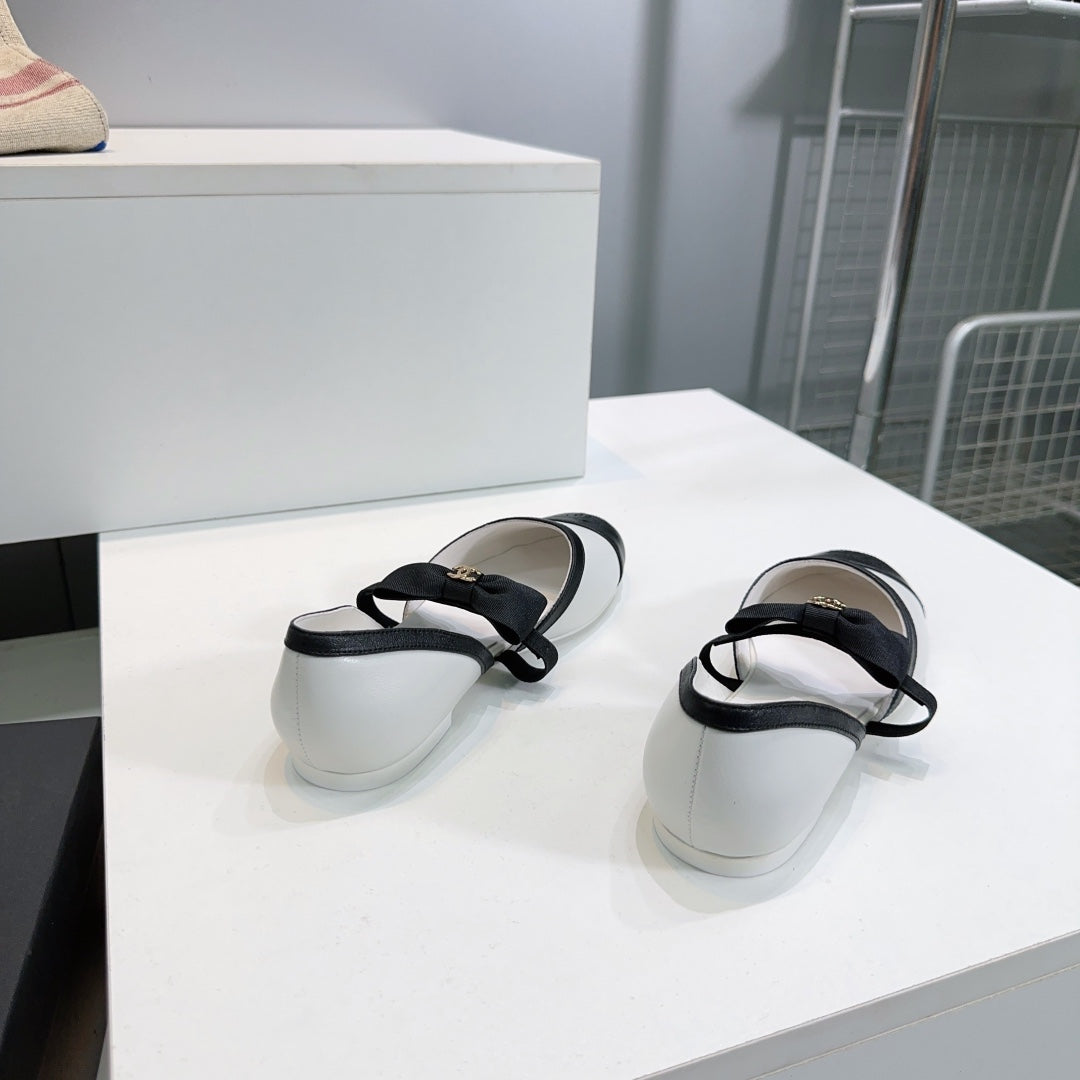 CHANEL FLAT MARY JANE SHOES 25S IN WHITE MIX BLACK LAMBSKIN EMBOSSED LOGO WITH BOW - 35
