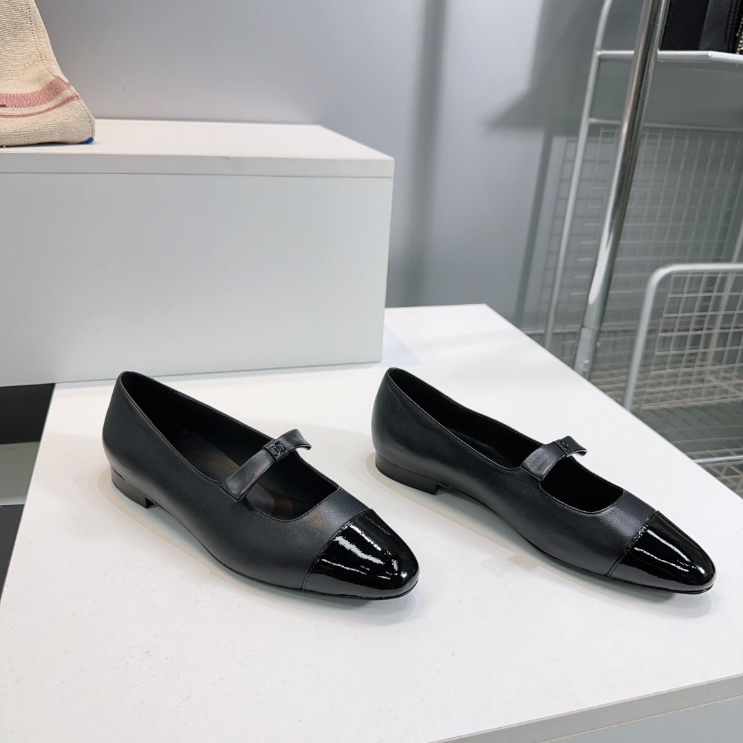 CHANEL FLAT MARY JANE SHOES 25S IN BLACK GLOSSY LAMBSKIN WITH BOW - 35